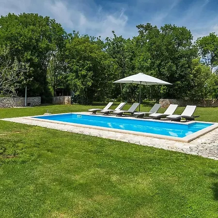 B&l Casa de Férias Pula